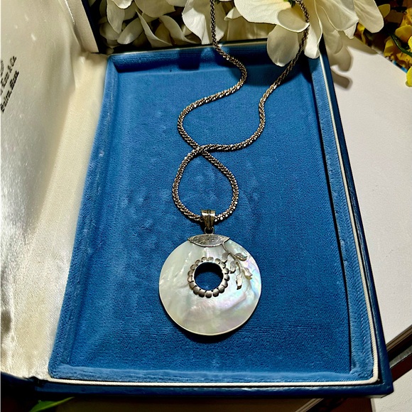 Vintage Mother of Pearl Sterling Silver 925 Pendant. Leaves & dotted design - Picture 8 of 13